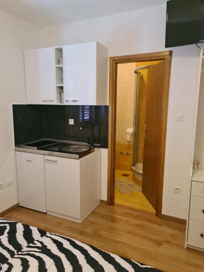 Apartments Petrovic Šilo Zewnętrze zdjęcie