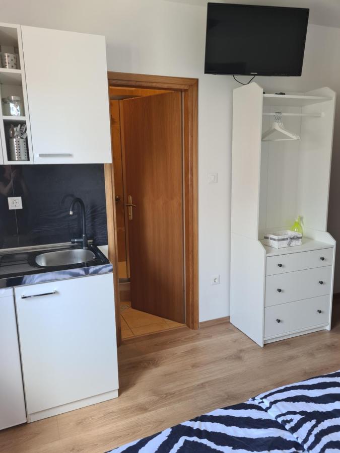 Apartments Petrovic Šilo Zewnętrze zdjęcie