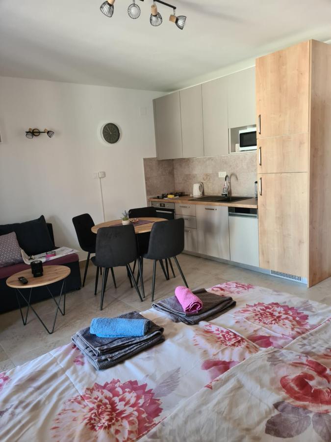 Apartments Petrovic Šilo Zewnętrze zdjęcie