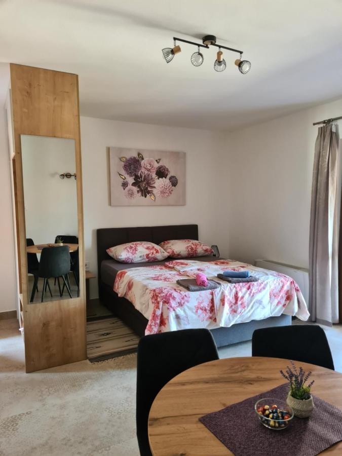 Apartments Petrovic Šilo Zewnętrze zdjęcie